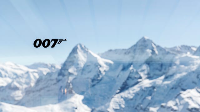 Blick aus dem Drehrestaurant Piz Gloria auf dem Schilthorn. Blick aus dem Drehrestaurant Piz Gloria auf dem Schilthorn.