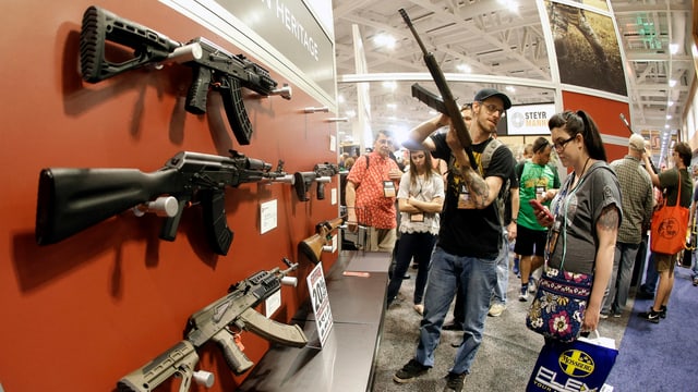 Waffenmesse der National Rifle Association in Nashville (2015). Waffenmesse der National Rifle Association in Nashville (2015).