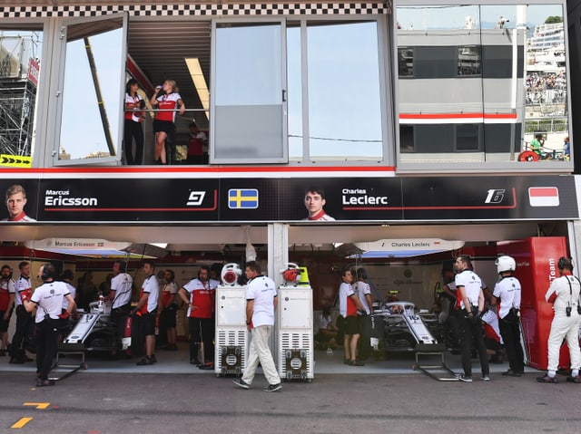 Box Sauber. Box Sauber.