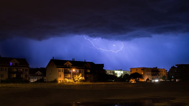 Blitze erhellen den Himmel über WInterthur. Blitze erhellen den Himmel über WInterthur.