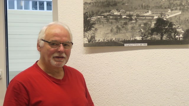 Mann vor Bild Mann vor Bild