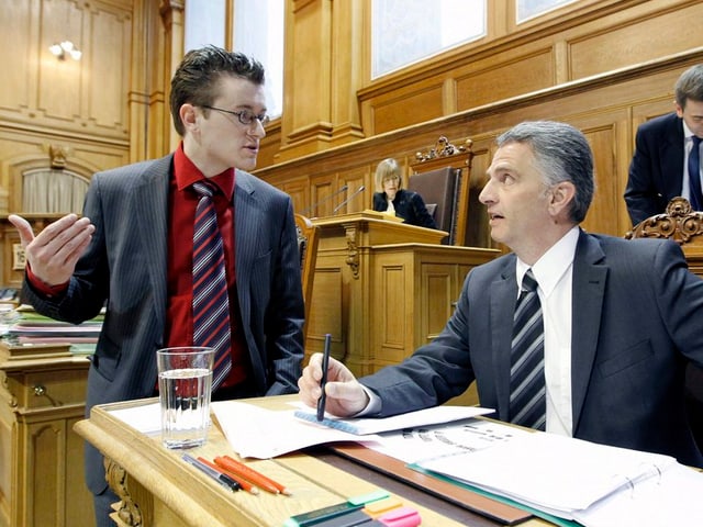 Raphaël Comte und Didier Burkhalter im Parlament.