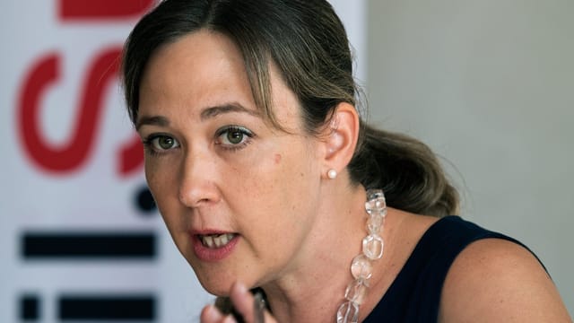 Blank ist seit Juni 2008 als Vertreterin des Personals im Post-Verwaltungsrat, delegiert vom Personalverband Transfair. Blank ist seit Juni 2008 als Vertreterin des Personals im Post-Verwaltungsrat, delegiert vom Personalverband Transfair.