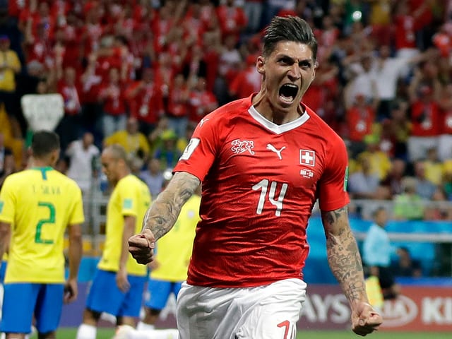 Für die Schweiz war ebenfalls im Achtelfinale Endstation. Hier bejubelt Zuber seinen Treffer gegen Brasilien.