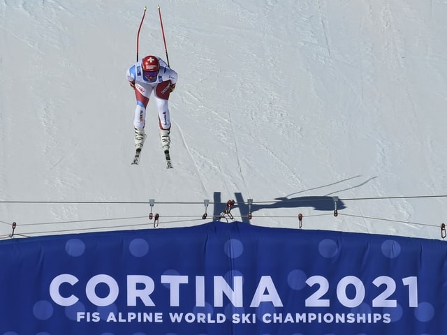 Feuz springt im Zielraum