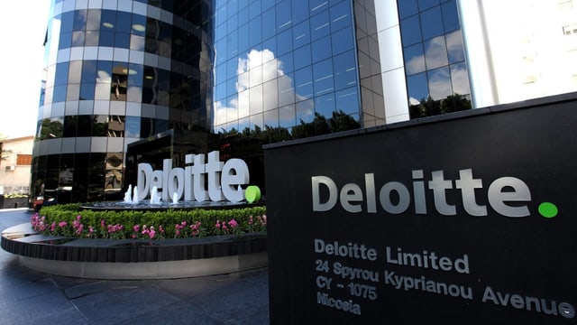 Das Hauptquartier des Wirtschaftsprüfers Deloitte in Nikosia, ein silbriger Turm. Das Hauptquartier des Wirtschaftsprüfers Deloitte in Nikosia, ein silbriger Turm.