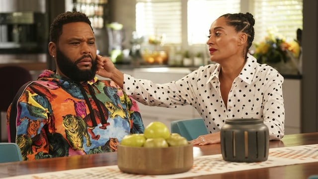 Antohny Anderson und Tracee Ellis Ross in der Comedy-Serie «Black-ish». Antohny Anderson und Tracee Ellis Ross in der Comedy-Serie «Black-ish».