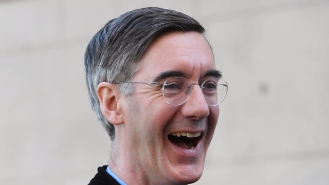 Jacob Rees-Mogg lacht im Bild. Jacob Rees-Mogg lacht im Bild.