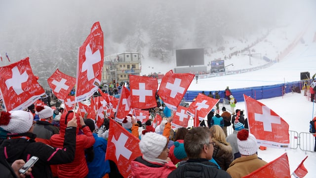 Der Nebel machte den Organisatoren in Crans-Montana einen Strich durch die Rechnung. Der Nebel machte den Organisatoren in Crans-Montana einen Strich durch die Rechnung.