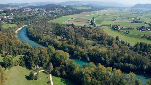 Die Aare mit dem Naturschutzgebiet, dem Auengebiet Selhofen Zopfen. Die Aare mit dem Naturschutzgebiet, dem Auengebiet Selhofen Zopfen.