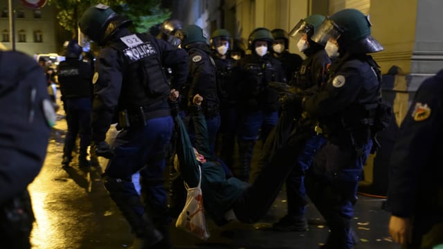 Heiße Polizisten Neckt Für Ihre Männer Sklaven Heiße Polizisten Neckt Für Ihre Männer Sklaven