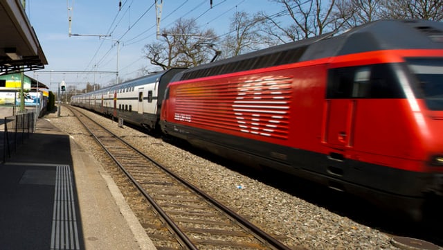 Ein fahrender Zug der SBB. Ein fahrender Zug der SBB.