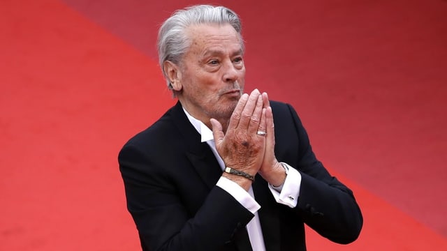 Alain Delon auf dem roten Teppich in Cannes. Alain Delon auf dem roten Teppich in Cannes.