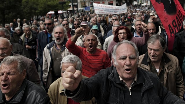 Rentner protestieren auf der Strasse. Rentner protestieren auf der Strasse.
