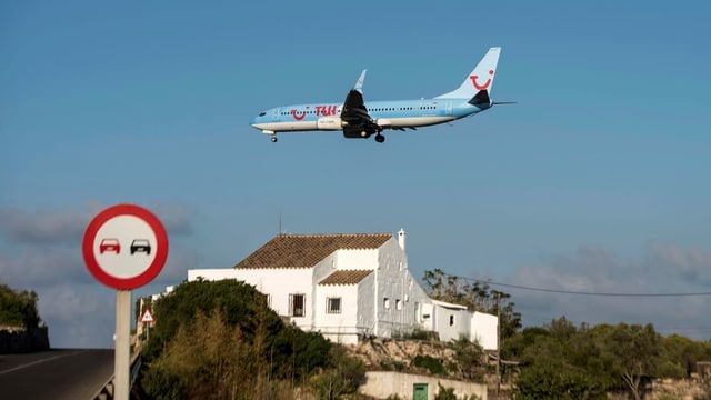 Flugzeug. Flugzeug.