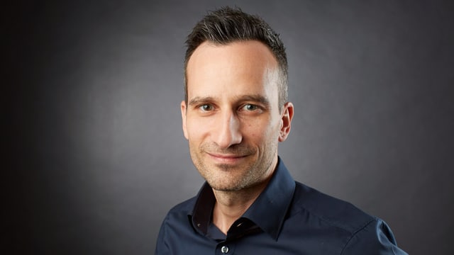 Raphael Amrein, Leiter Publikumsdialog bei SRF, ist verantwortlich für die «Publikumsfrage des Tages». Raphael Amrein, Leiter Publikumsdialog bei SRF, ist verantwortlich für die «Publikumsfrage des Tages».