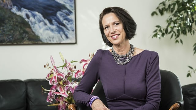 Christine Schraner Burgener trägt halblanges, braunes Haar und posiert hier 2015 als Botschafterin in Berlin Christine Schraner Burgener trägt halblanges, braunes Haar und posiert hier 2015 als Botschafterin in Berlin