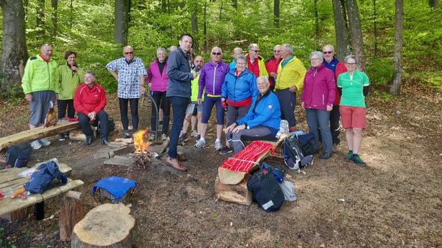Reporter Mario Gutknecht trifft eine Wandergruppe Reporter Mario Gutknecht trifft eine Wandergruppe
