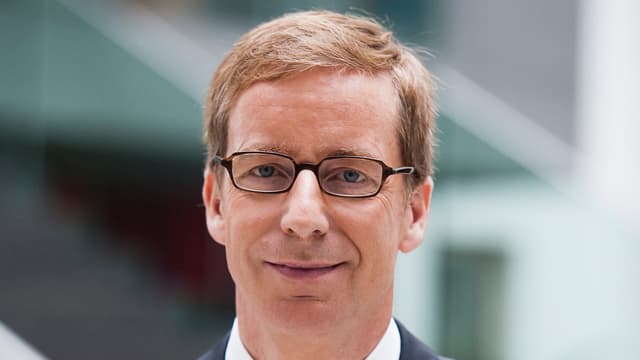 DEr Geschäftsführer mit Brille und blonden Haaren. DEr Geschäftsführer mit Brille und blonden Haaren.