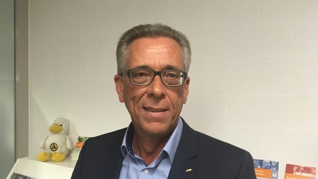 Roland Jäggi, president da l'ASTAG Grischun vegn ad esser responsabel per la scolaziun nova dals accumpagnaders da transports grevs. Roland Jäggi, president da l'ASTAG Grischun vegn ad esser responsabel per la scolaziun nova dals accumpagnaders da transports grevs.