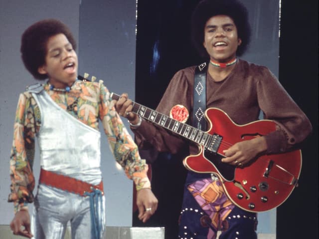 Michael Jackson mit dem Musiker Tito. Michael Jackson mit dem Musiker Tito.