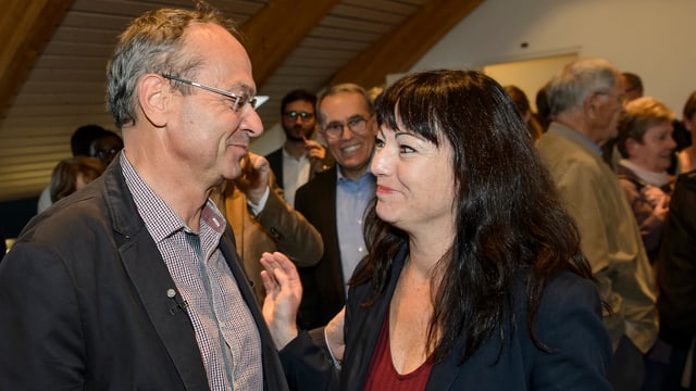 Olivier Français und Géraldine Savary beglückwünschen sich. Olivier Français und Géraldine Savary beglückwünschen sich.