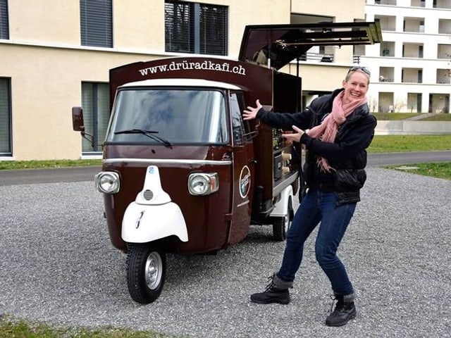 Andrea Wyler präsentiert ihr Kafimobil. Andrea Wyler präsentiert ihr Kafimobil.