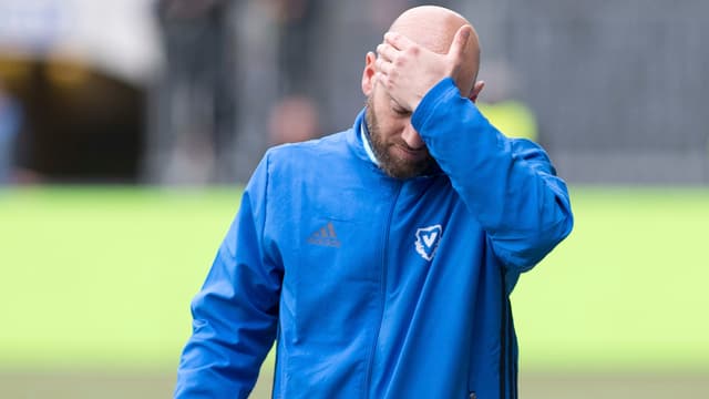Enttäuschter Fussball-Trainer. Enttäuschter Fussball-Trainer.