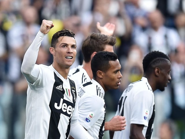 Cristiano Ronaldo und seine Teamkollegen bei Juventus. Cristiano Ronaldo und seine Teamkollegen bei Juventus.