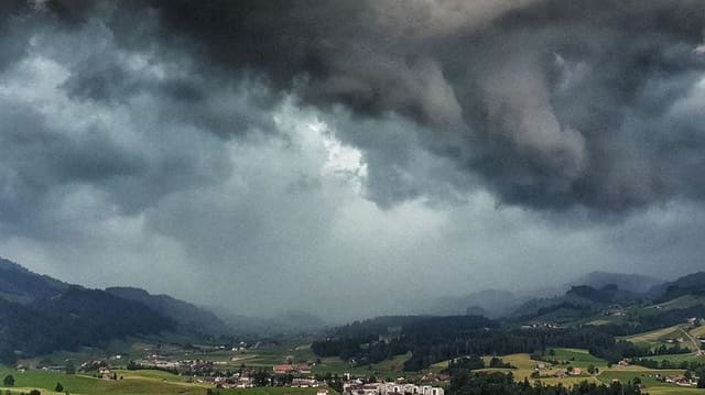 Gewitterstimmung über einem Dorf. Gewitterstimmung über einem Dorf.