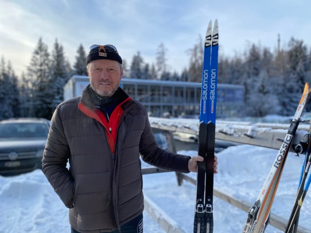 Ernst Orlik cun skis da passlung. Ernst Orlik cun skis da passlung.