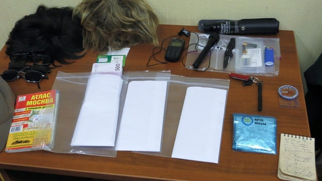 «Spionage-Ausrüstung» inklusive Schweizer Sackmesser «Spionage-Ausrüstung» inklusive Schweizer Sackmesser