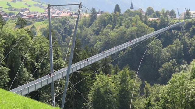 Die Panoramabrücke in Sigriswil überspannt die Gummischlucht. Die Panoramabrücke in Sigriswil überspannt die Gummischlucht.