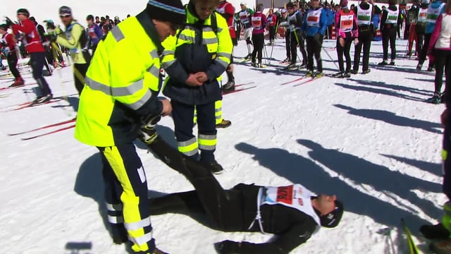 Video «Mit dem Rennarzt am Engadiner Skimarathon» abspielen Video «Mit dem Rennarzt am Engadiner Skimarathon» abspielen