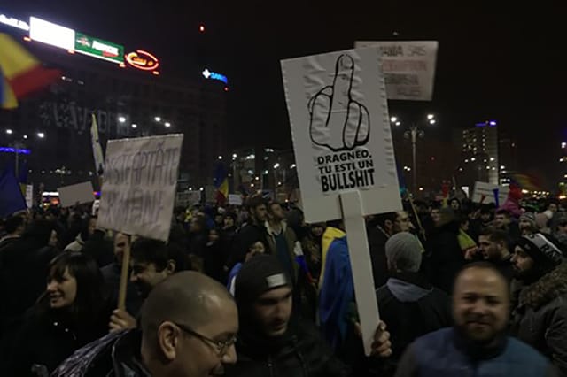 Demonstration, auf einem Schild steht no-more-bullshit. Demonstration, auf einem Schild steht no-more-bullshit.