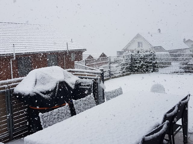 Verschneite Terrasse