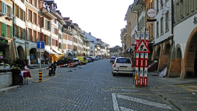 Blick auf die Hauptgasse in der Murtner Altstadt.