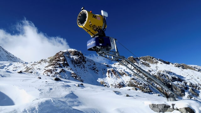 Eine Schneekanone am Stubaier Gletscher. Eine Schneekanone am Stubaier Gletscher.