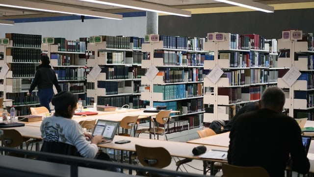 Studierende lernen in der Zentralbibliothek Zürich. Studierende lernen in der Zentralbibliothek Zürich.