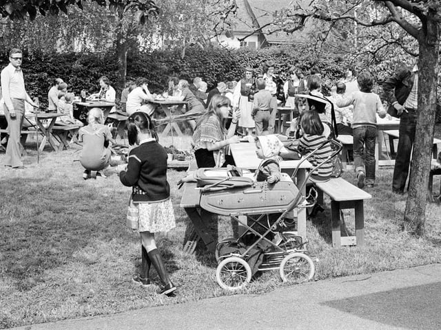 Brunch an einem Sonntagmorgen im Jahr 1979 in Reinach, Kanton Baselland. Brunch an einem Sonntagmorgen im Jahr 1979 in Reinach, Kanton Baselland.