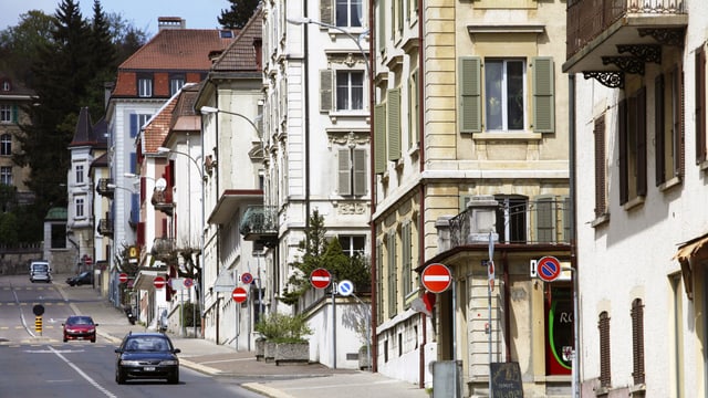 Strassenszene in La Chaux-de-Fonds. Strassenszene in La Chaux-de-Fonds.