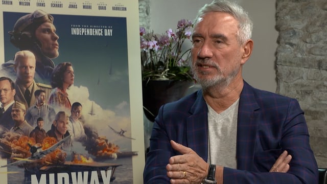 Emmerich hat bevor er nach Hollywood ging, seine Filme auf Englisch gedreht, was in Deutschland viele irritiert hat. Emmerich hat bevor er nach Hollywood ging, seine Filme auf Englisch gedreht, was in Deutschland viele irritiert hat.
