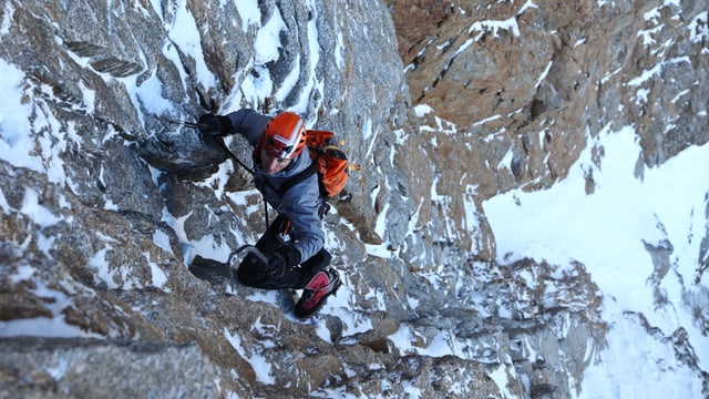 Ueli Steck in einer steilen Wand. Ueli Steck in einer steilen Wand.