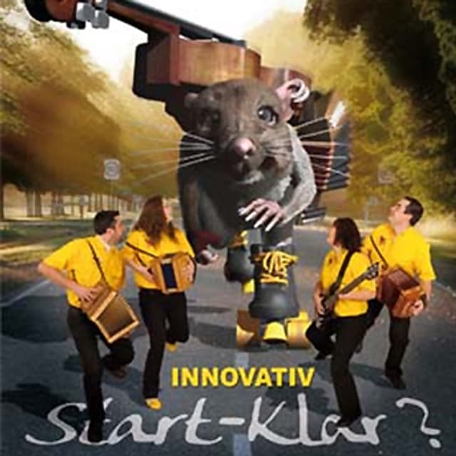 Das Schwyzerörgeliquartett Innovativ wird von einer überdimensional grossen Maus auf Rollschuhen verfolgt, dies auf dem Cover zu ihrem Album «Start-Klar?». Das Schwyzerörgeliquartett Innovativ wird von einer überdimensional grossen Maus auf Rollschuhen verfolgt, dies auf dem Cover zu ihrem Album «Start-Klar?».