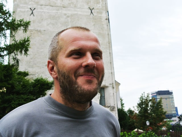 Alem Tutundžić vor dem Turm. Alem Tutundžić vor dem Turm.
