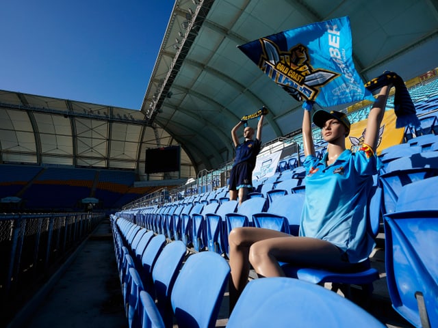 Eine Schaufesnterpuppe auf einem Stadionsitz