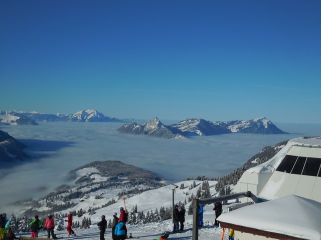 Aussicht vom Spirstock auf Nebelmeer und Pilatus und Rigi