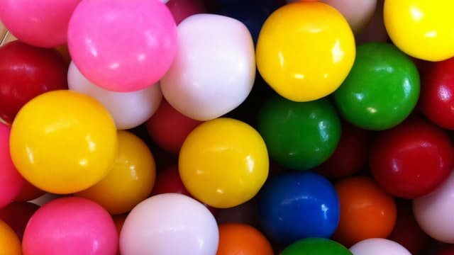 Video «Kulturelle Eigenheiten: Kaugummi (14/29) - gesperrt!» abspielen Video «Kulturelle Eigenheiten: Kaugummi (14/29) - gesperrt!» abspielen