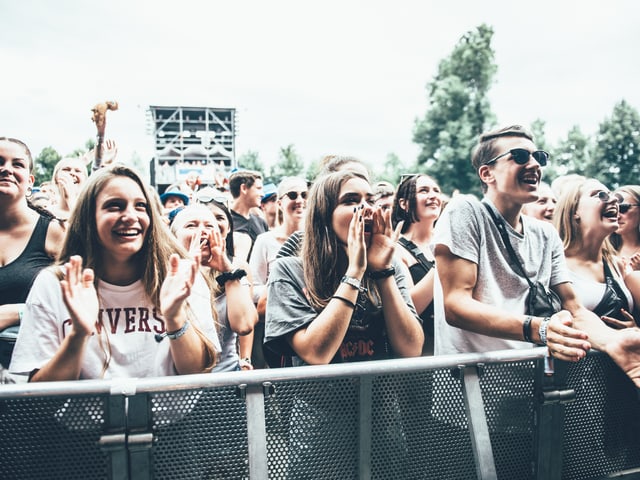 Festivalbesucher in der ersten Reihe