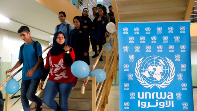 Schild von UNRWA. Schild von UNRWA.